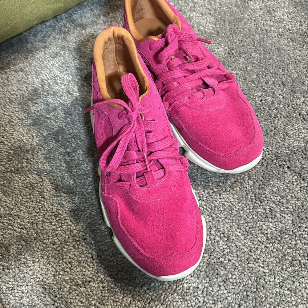 Size 7.5 tennis shoes Band of gypsies women’s Hot PINK suede sneakers